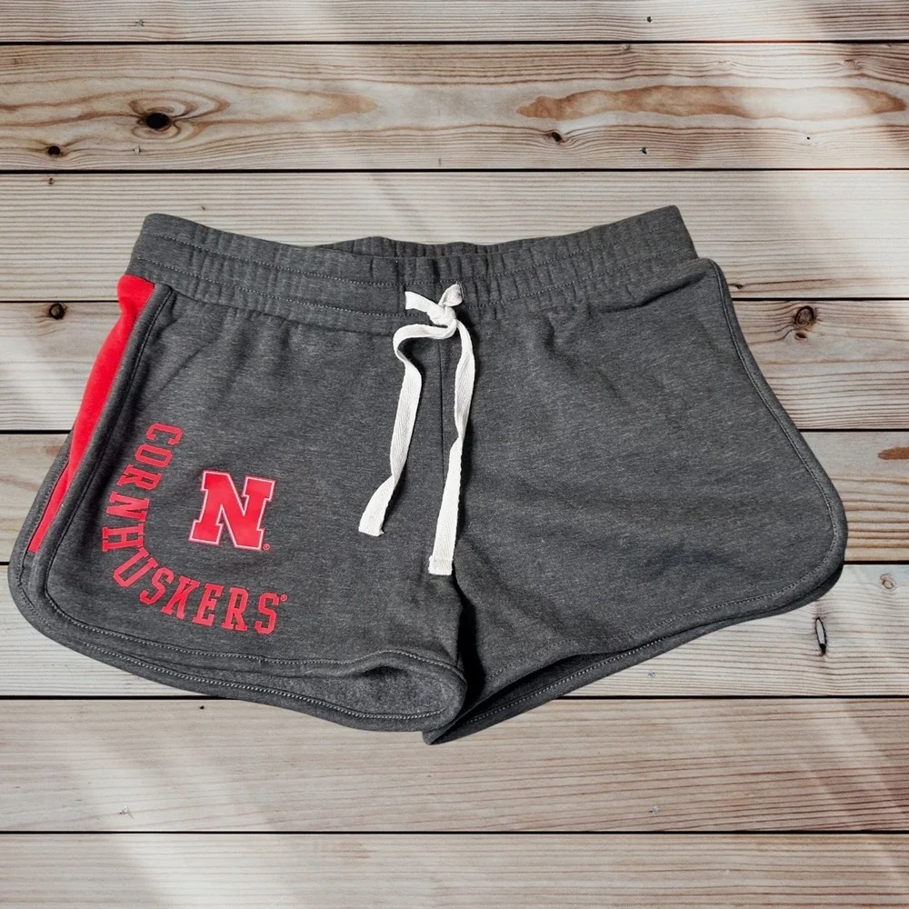 NEW Nebraska Cornhuskers Shorts‎ Womens S Gray Captivating Comfy Lounge Fleece